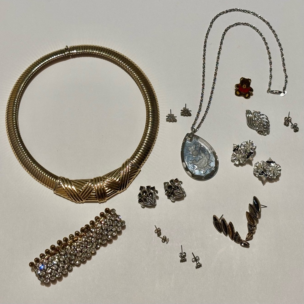 Lot of 19 Assorted Jewelry Mixed Lot Vintage to Modern Wearable Costume Jewelry
